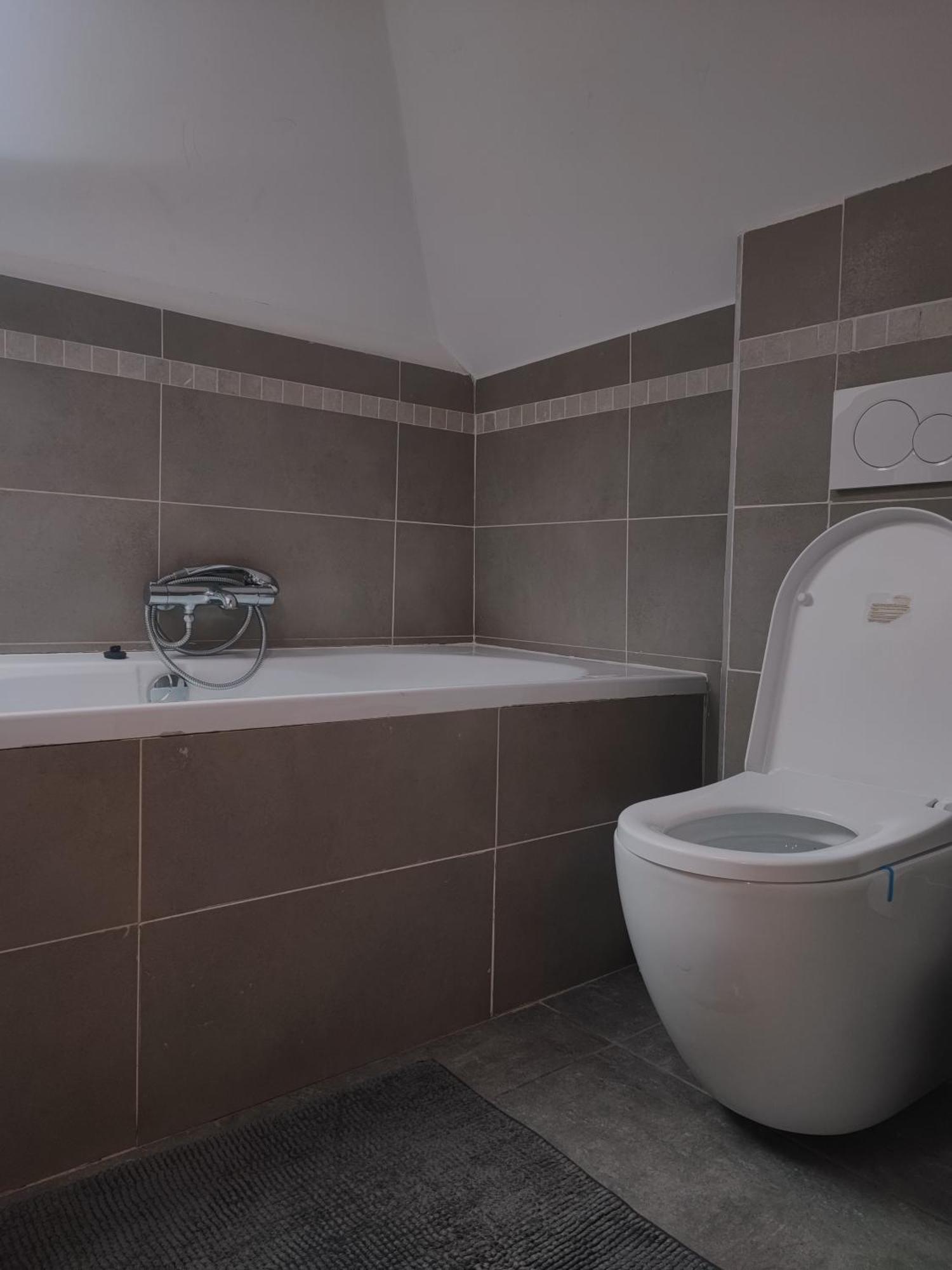 Maison 3 chambres proximité aéroport et grand axes Charleroi Extérieur photo